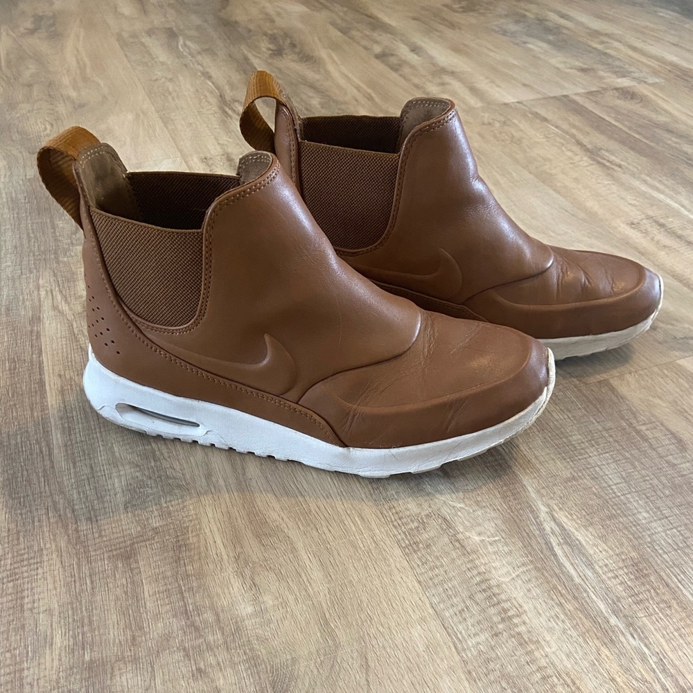 Nike Women’s Air Max Thea Mid Boots